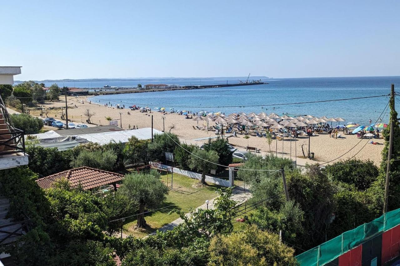 Beachfront Apartment Nea Moudania Exterior photo