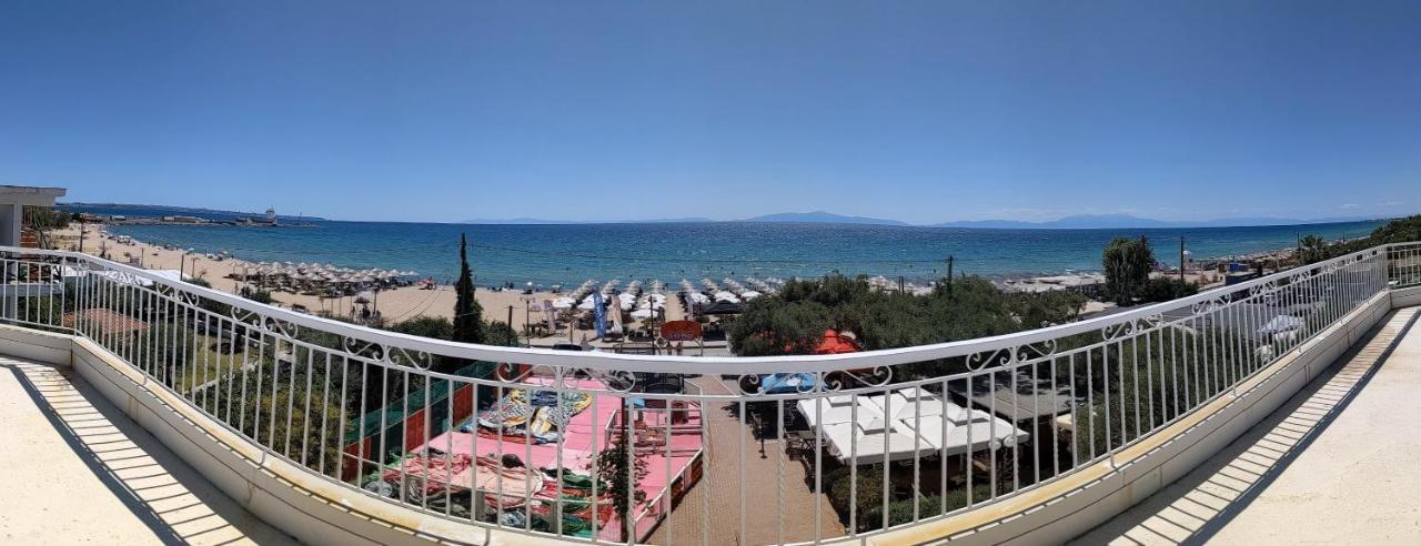 Beachfront Apartment Nea Moudania Exterior photo